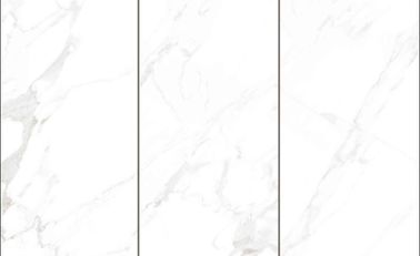 Van de de Kleuren Glanzende Badkamers van Carrara kijkt de Witte van de Muurkeramische tegels 30x60 Grootte/het Marmer Vloertegel