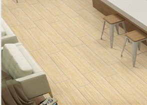 Houten kijk van de het Huis niet Misstap van Porseleintegels Ceramische de Vloertegels van Matte Tiles Floor Wooden Grain Slijtvaste
